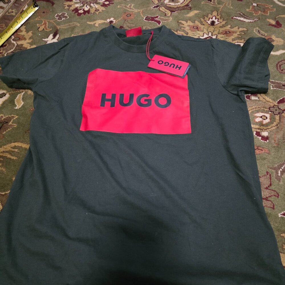 Hugo boss t shirt green logo. medium NWT